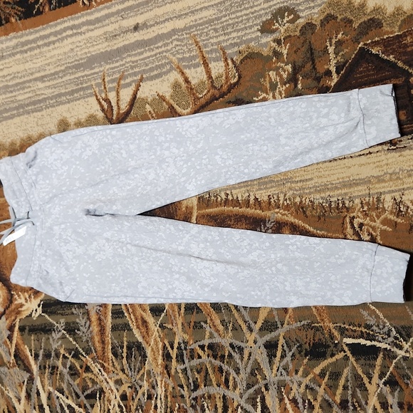 Lululemon Athletica Light Gray Joggers - Picture 10 of 11